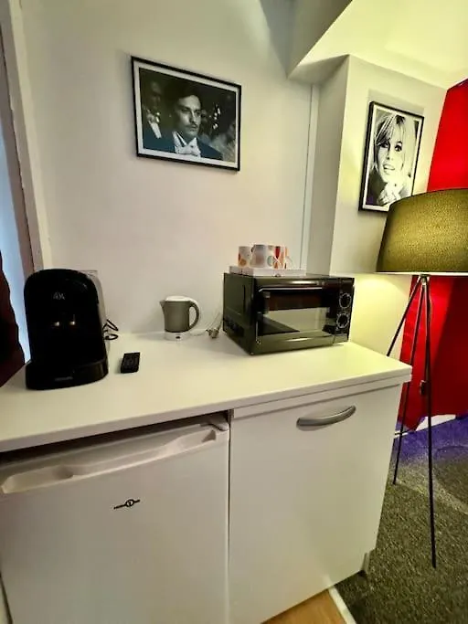 Apartment Experience Cinema Immersif Dans Appartement Renove Pres De Montmartre Paris