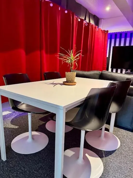 Experience Cinema Immersif Dans Appartement Renove Pres De Montmartre Paris 0*,  France