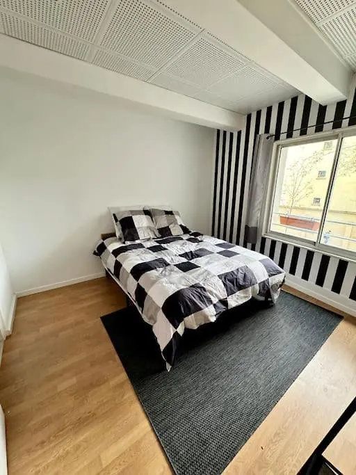 Experience Cinema Immersif Dans Appartement Renove Pres De Montmartre Paris