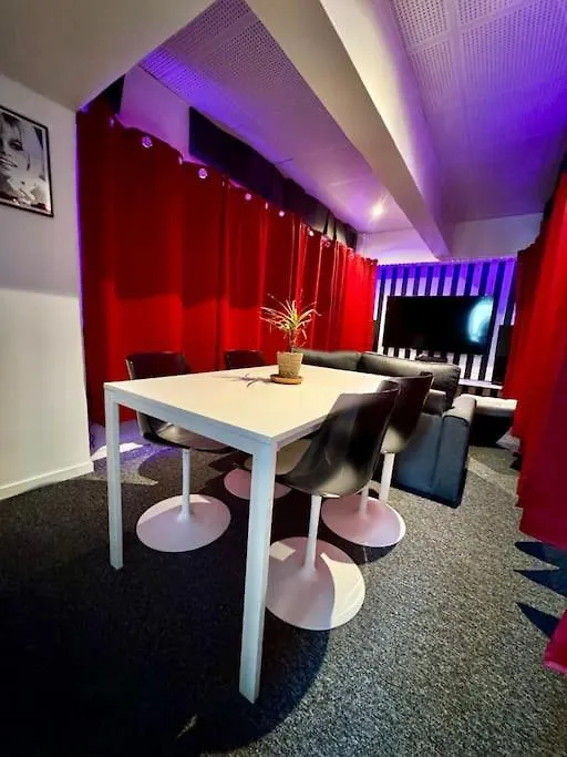 Apartment Experience Cinema Immersif Dans Appartement Renove Pres De Montmartre Paris