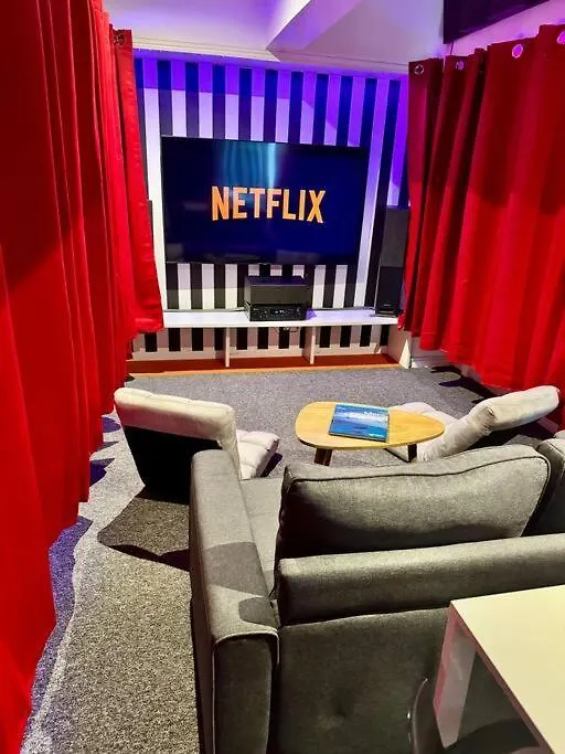 Experience Cinema Immersif Dans Appartement Renove Pres De Montmartre Paris 0*,