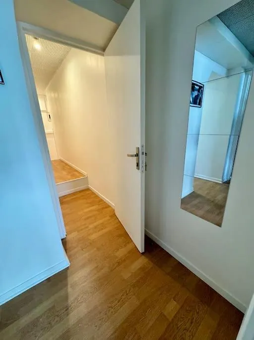 Experience Cinema Immersif Dans Appartement Renove Pres De Montmartre Paris France