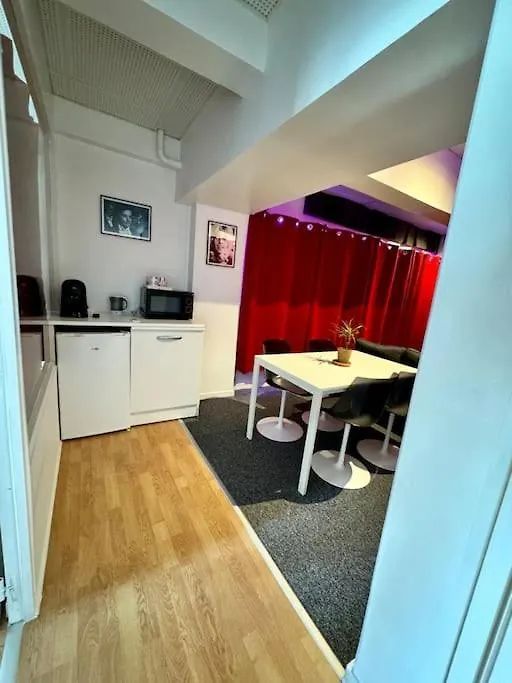 Experience Cinema Immersif Dans Appartement Renove Pres De Montmartre Paris France